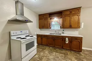 718 E Wilkins St, Angleton, TX 77515 - Photo 8