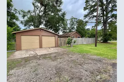 718 E Wilkins Street, Angleton, TX 77515 - Photo 18
