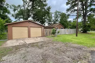 718 E Wilkins St, Angleton, TX 77515 - Photo 18