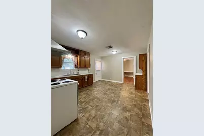 718 E Wilkins Street, Angleton, TX 77515 - Photo 4