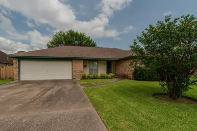 2734 13th St, Port Neches, TX 77651 - Photo 2