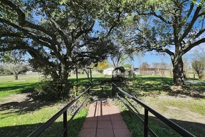 1523 E Morris Street E, Madisonville, TX 77864 - Photo 28