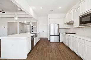 11903 Oakwood Dr, Mont Belvieu, TX 77535 - Photo 6