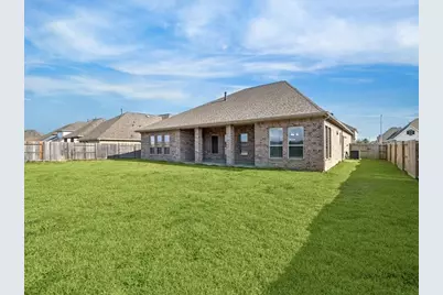 11903 Oakwood Drive, Mont Belvieu, TX 77535 - Photo 18