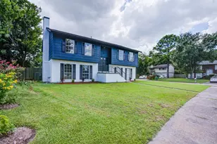 402 Tresvant Dr, Webster, TX 77598 - Photo 2