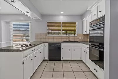 2202 Colonial Court N, League City, TX 77573 - Photo 6