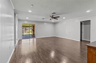 2202 Colonial Ct N, League City, TX 77573 - Photo 8