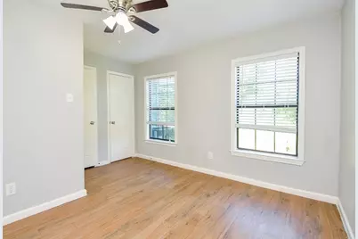 5405 Southlea Street, Houston, TX 77033 - Photo 26