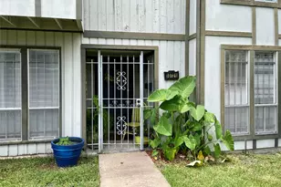 10721 Sandpiper Dr, Houston, TX 77096 - Photo 2