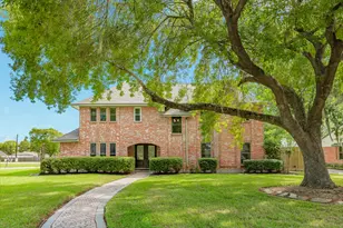 250 Wedgewood St, Lake Jackson, TX 77566 - Photo 1