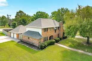 250 Wedgewood St, Lake Jackson, TX 77566 - Photo 2