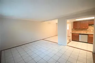 8314 La Roche Ln, Houston, TX 77036 - Photo 4