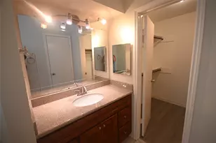 8314 La Roche Ln, Houston, TX 77036 - Photo 14