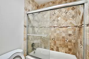 8314 La Roche Ln, Houston, TX 77036 - Photo 12