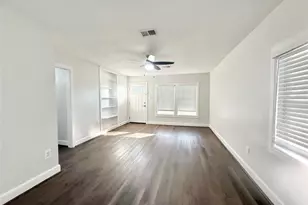 137 Laurel St, Lake Jackson, TX 77566 - Photo 2