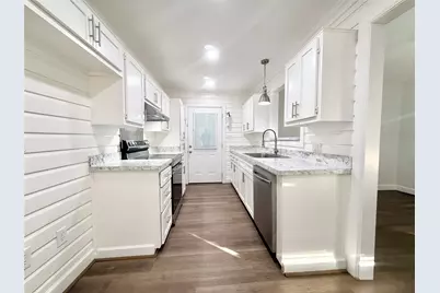 137 Laurel Street, Lake Jackson, TX 77566 - Photo 6