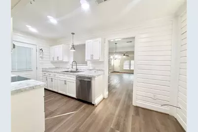 137 Laurel Street, Lake Jackson, TX 77566 - Photo 8