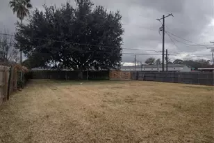 108 S 2nd 1/2 St, Nederland, TX 77627 - Photo 14