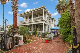 916 Sealy St, Galveston, TX 77550 - Photo 2