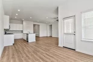 3010 King Oaks St, Baytown, TX 77251 - Photo 10