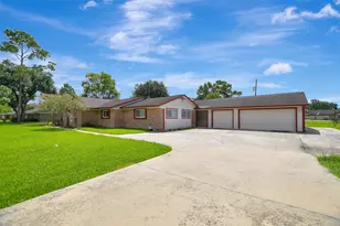 2509 Longwood Dr, Pearland, TX 77581 - Photo 2