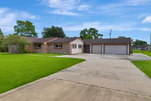 2509 Longwood Dr, Pearland, TX 77581 - Photo 2