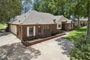 154 Seven Coves Dr, Conroe, TX 77304 - Photo 1