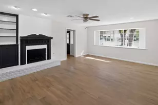 133 Cherry Tree Ln, Friendswood, TX 77546 - Photo 2