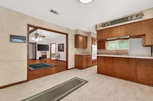 737 Holly Springs Dr, Conroe, TX 77302 - Photo 16