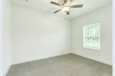 322 Freeman Boulevard, West Columbia, TX 77486 - Photo 6