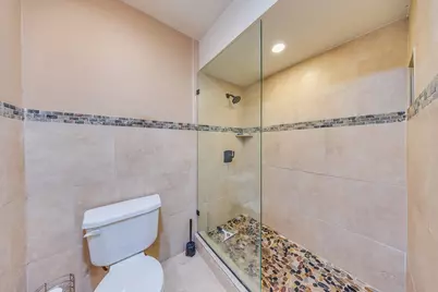 7505 Memorial Woods Drive #B13, Houston, TX 77024 - Photo 22
