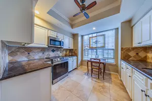 7505 Memorial Woods Dr, Houston, TX 77024 - Photo 10