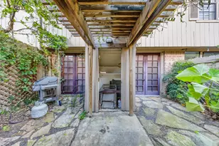 7505 Memorial Woods Dr, Houston, TX 77024 - Photo 30