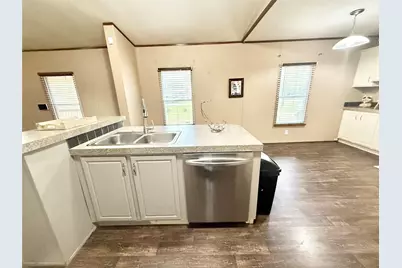 210 Lake Drive, Oyster Creek, TX 77541 - Photo 10