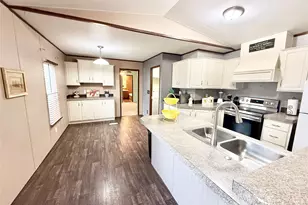 210 Lake Dr, Oyster Creek, TX 77541 - Photo 10