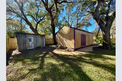 210 Lake Drive, Oyster Creek, TX 77541 - Photo 26