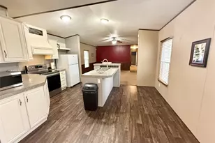 210 Lake Dr, Oyster Creek, TX 77541 - Photo 8