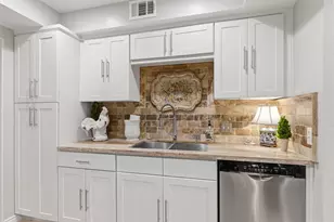 640 S Ripple Creek Dr, Houston, TX 77057 - Photo 10