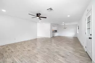 10402 Rancho Bernardo Ln, Sugar Land, TX 77498 - Photo 12