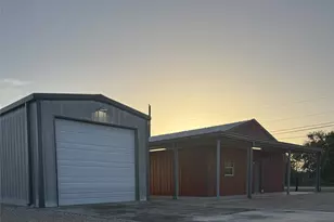 582 Peach St, Matagorda, TX 77457 - Photo 18