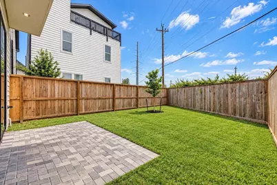 1006 Golden Nectar, Houston, TX 77008 - Photo 2