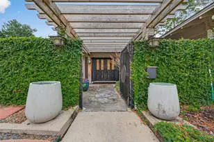 10034 Meadow Lake Ln, Houston, TX 77042 - Photo 1