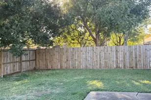 8426 S Meadow Bird Cir, Houston, TX 77489 - Photo 12