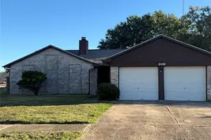 8426 S Meadow Bird Cir, Houston, TX 77489 - Photo 2