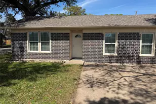 2501 Maple Ave, Liberty, TX 77575 - Photo 2