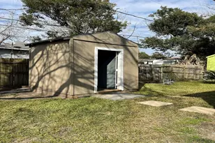 504 Green St, Baytown, TX 77520 - Photo 14