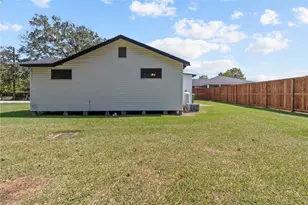 802 Collins St, Dayton, TX 77535 - Photo 10