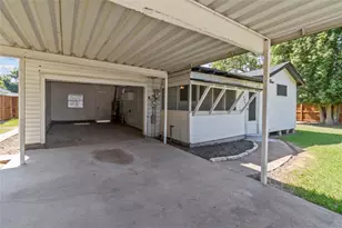 802 Collins St, Dayton, TX 77535 - Photo 12
