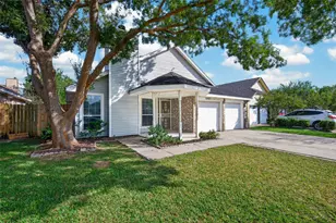 10523 Lands End Dr, Houston, TX 77099 - Photo 2