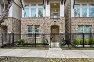 351 W 26th St, Houston, TX 77008 - Photo 2